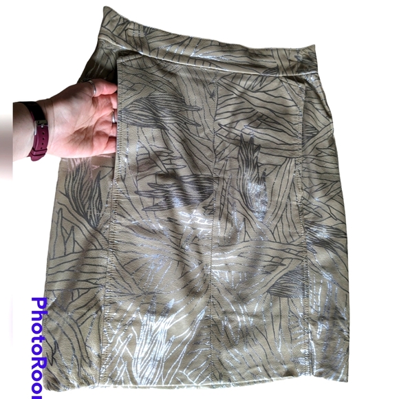 VTG Beige Leather Skirt With Silver Leaf Design, Women's Sz 6, 2 Front Pockets - Picture 7 of 9